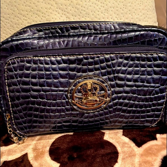 Purse - Picture 1 of 3